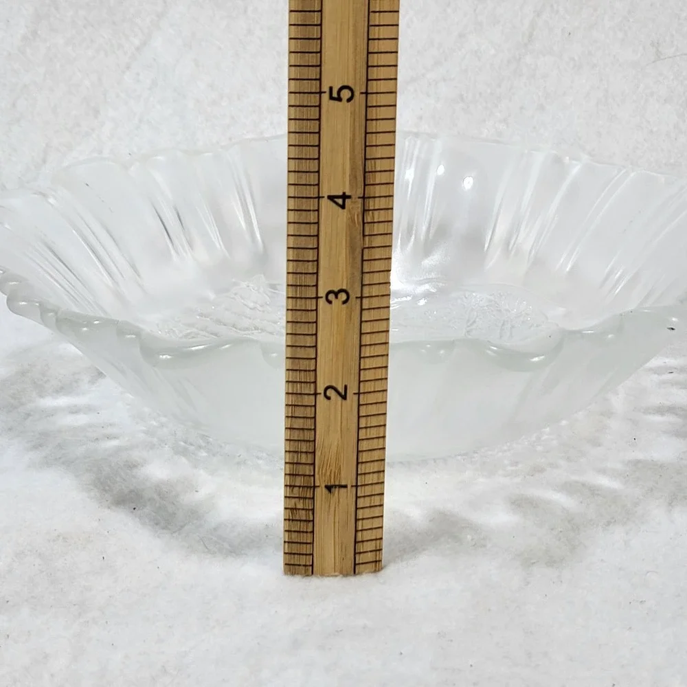 Mikasa Winter Dreams Frosted Glass Christmas Winter Scene Bowl Scalloped Edge